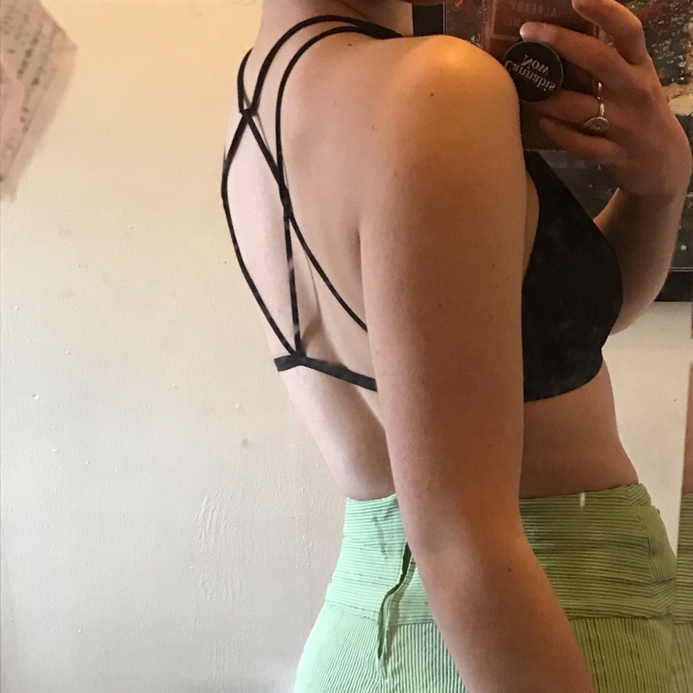 Free people bra with super cool back 🙌🏽